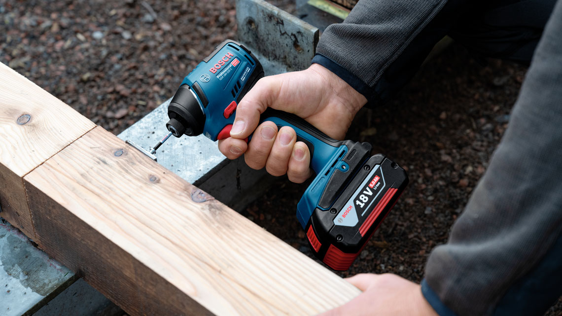 コードレスインパクトドライバー「GDR 18V-220C」および「GDR 18V-220CH（本体のみ）」の使用シーン